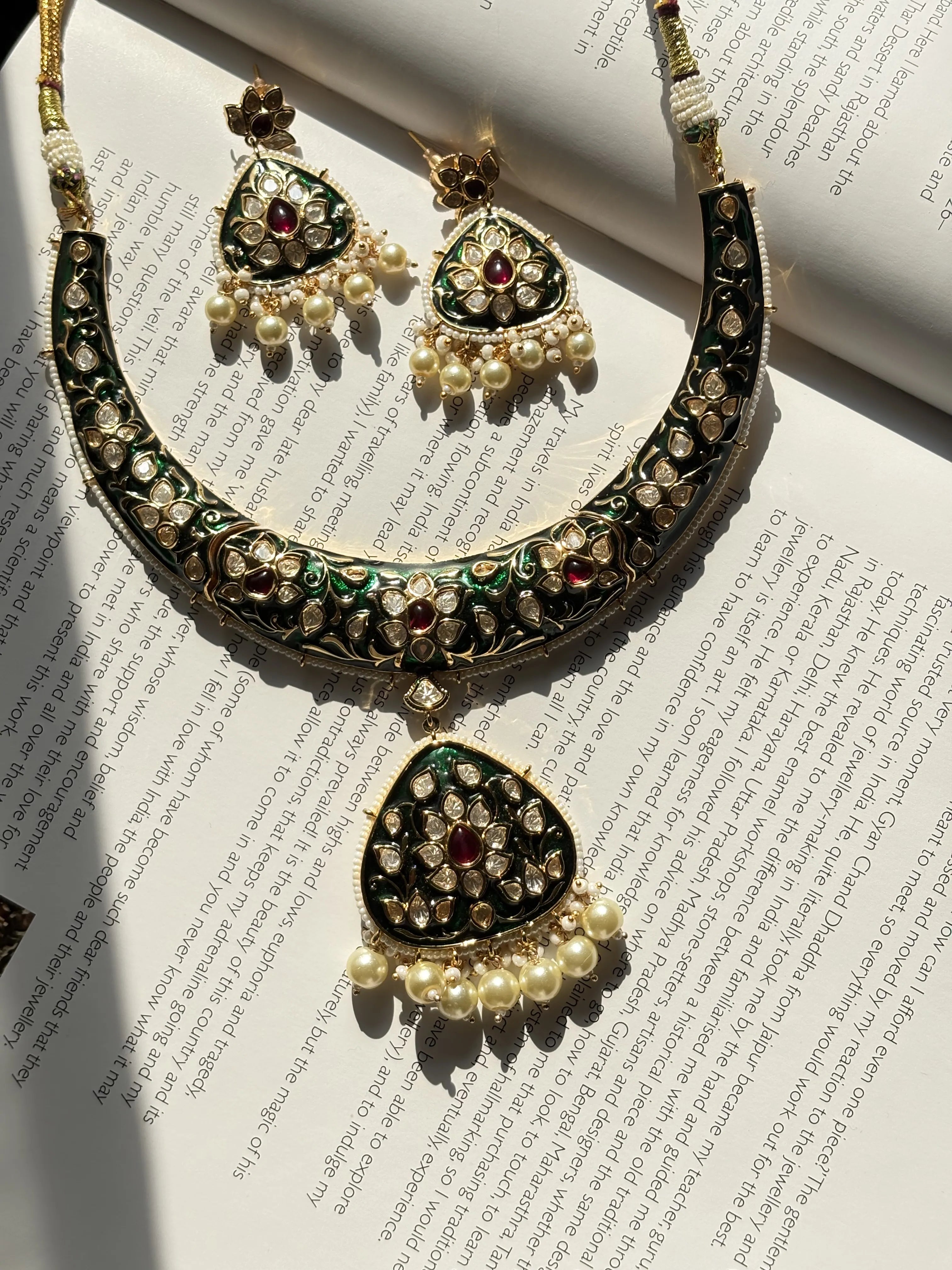 Green Meenakari Hasli set with Pendant drop with Pearls