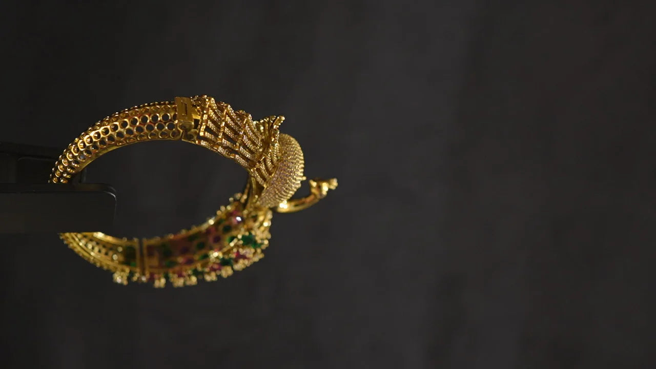 Ruby–Emerald Peacock Kada