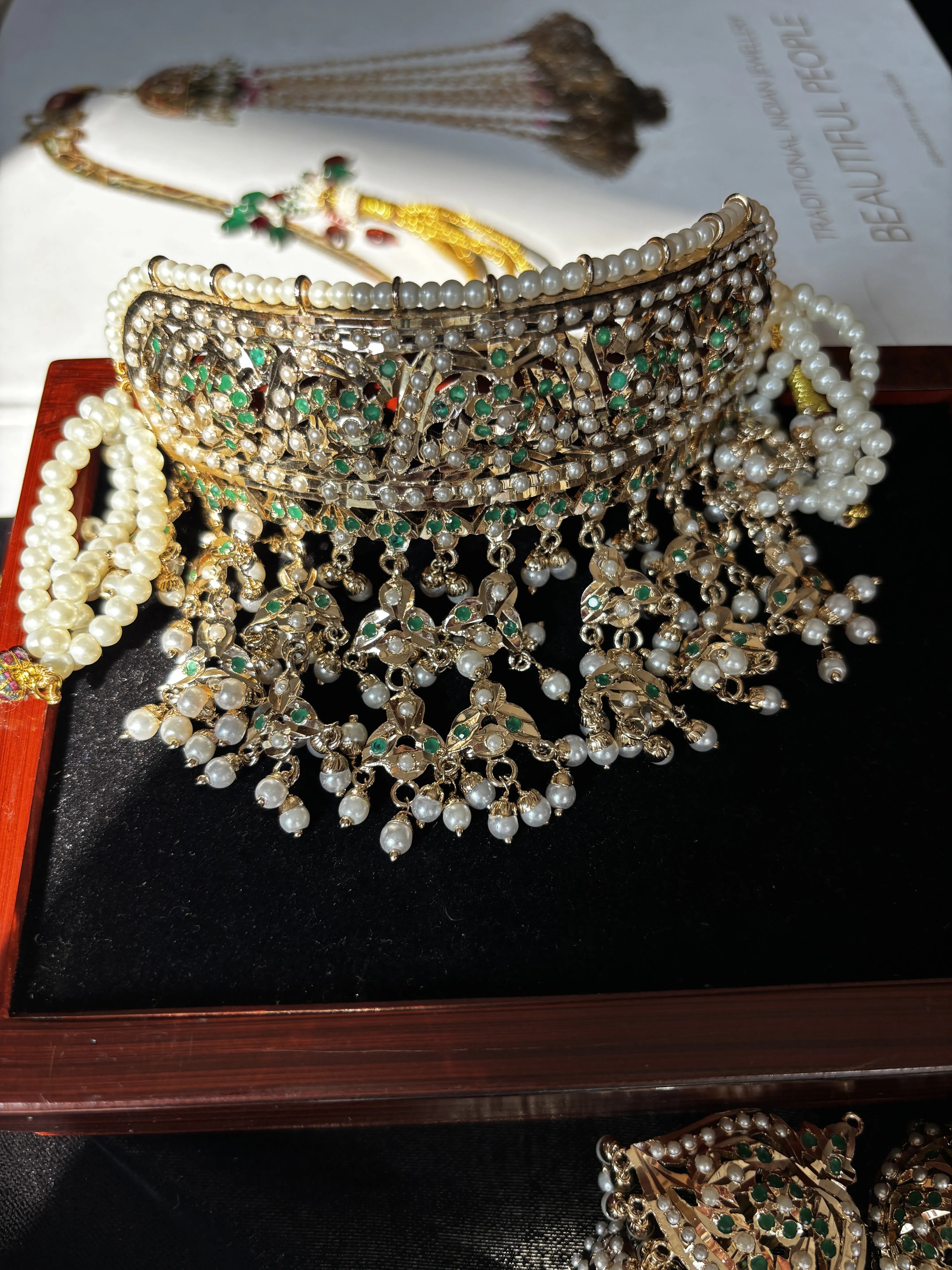 Alankar Jadau Choker