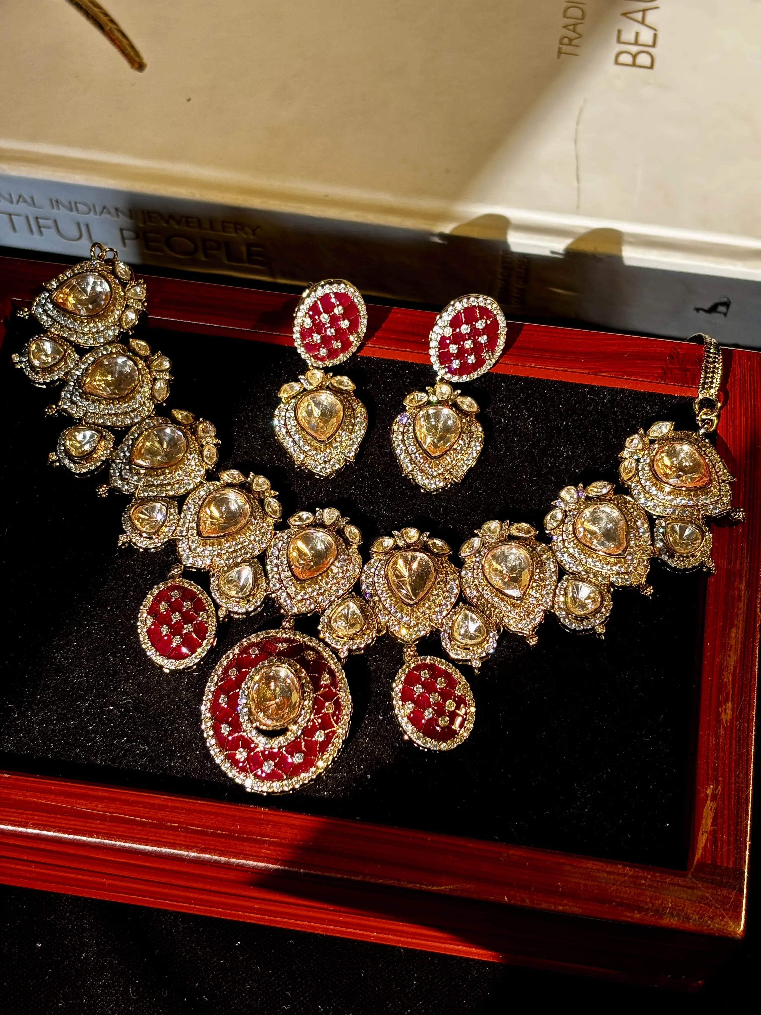 Riwaayat Victorian Necklace