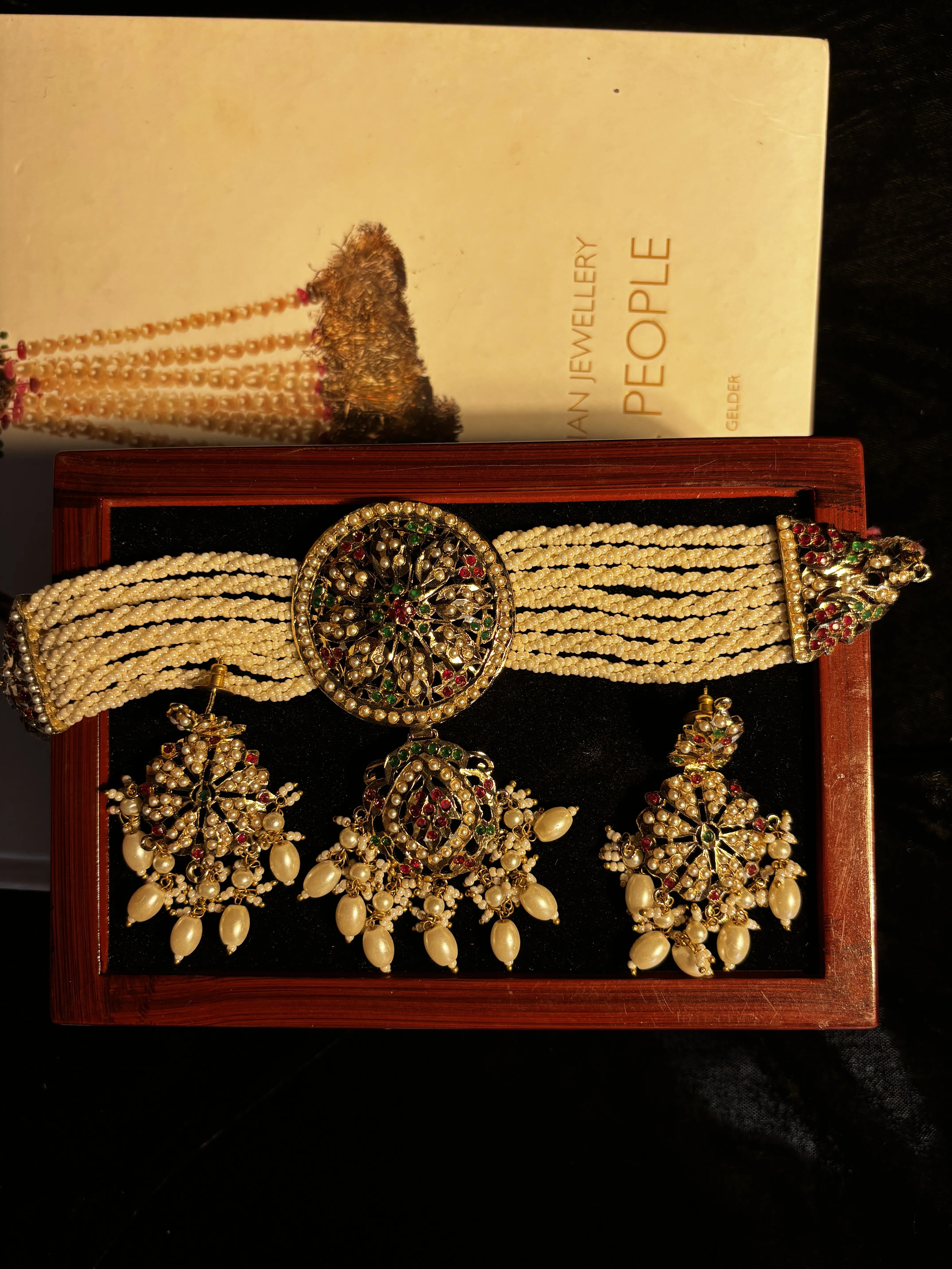 Tajori White Jadau Choker
