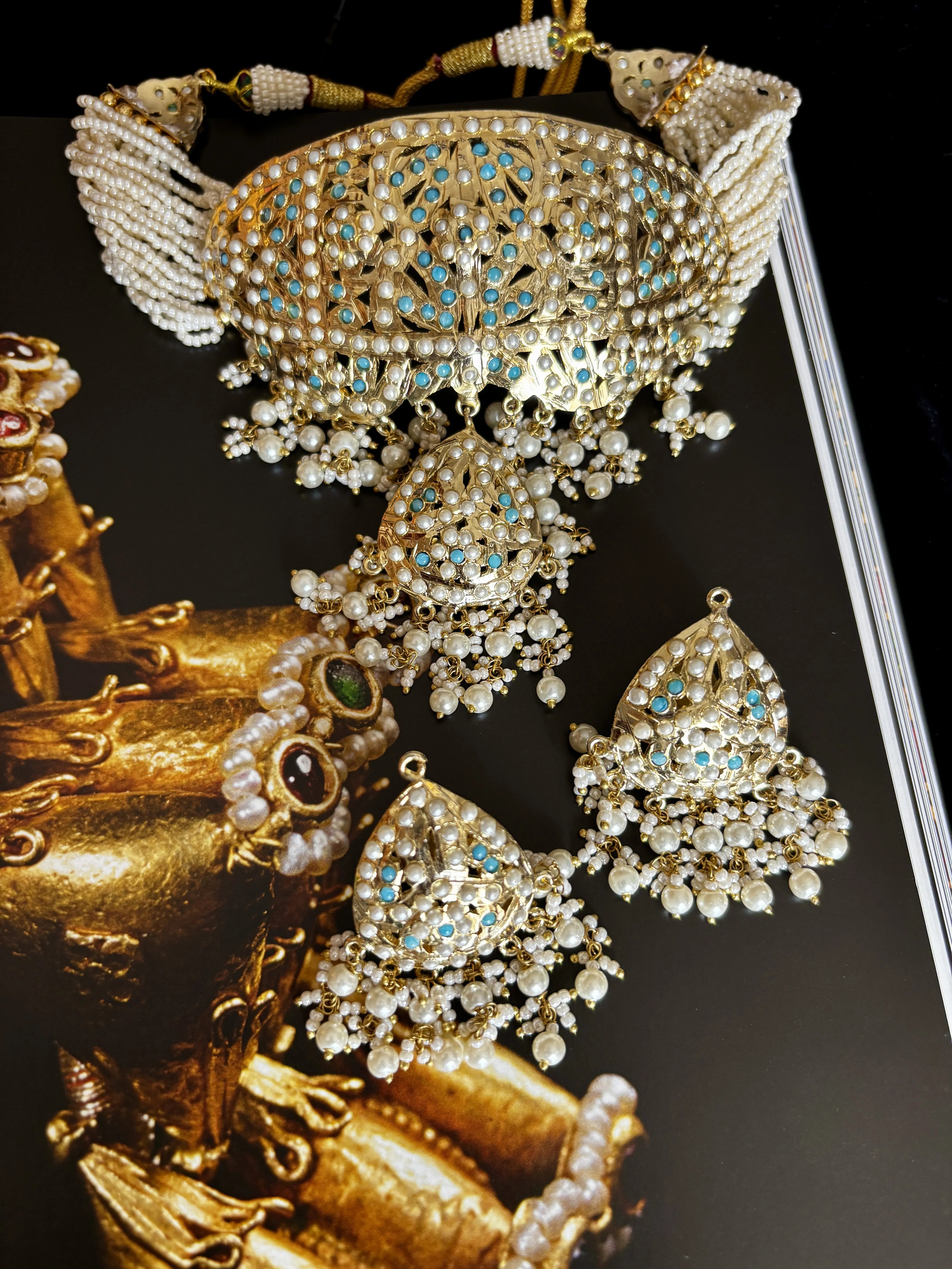 Noor-e-Firoza Pearl Choker Set