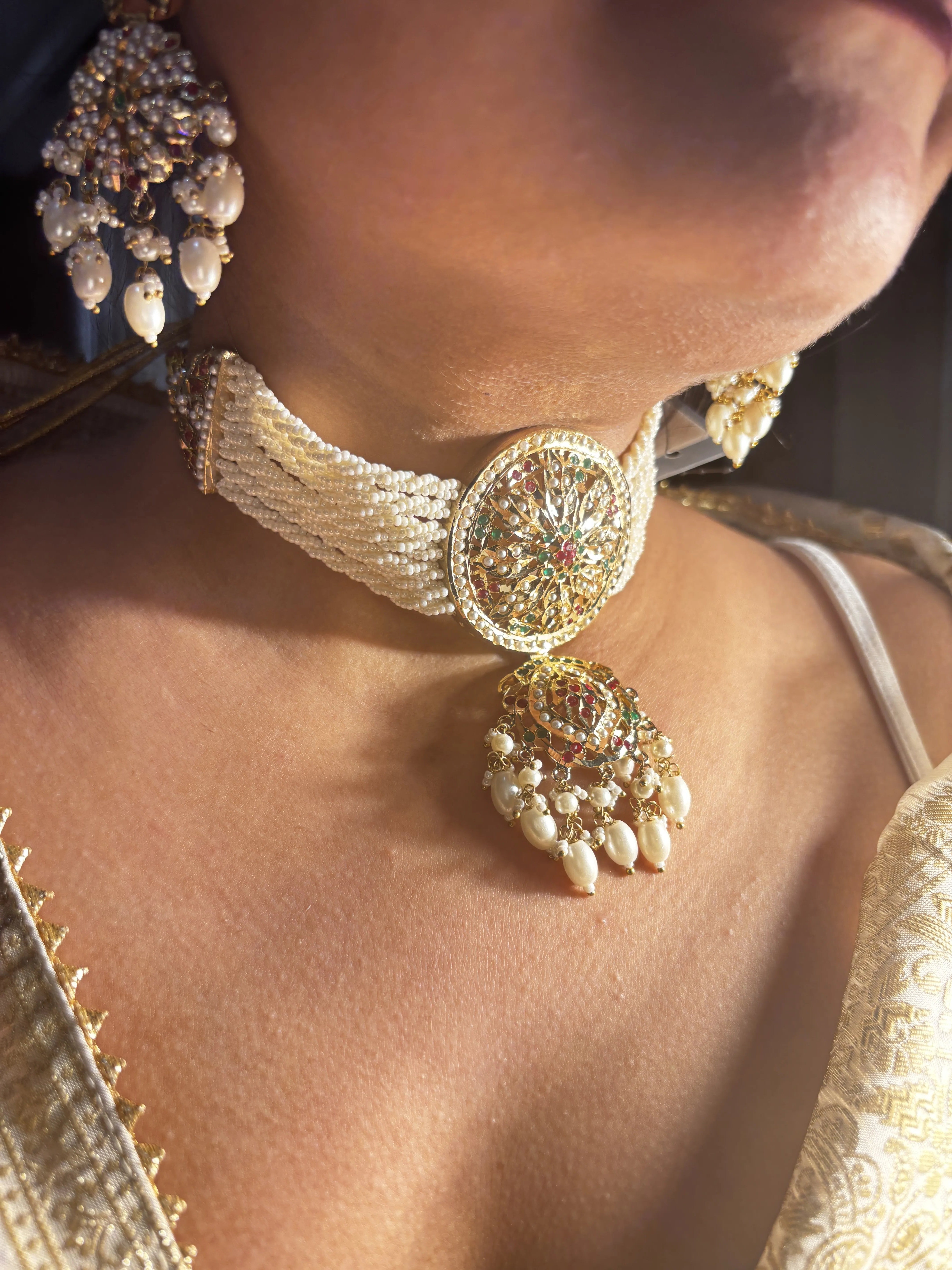 Tajori White Jadau Choker