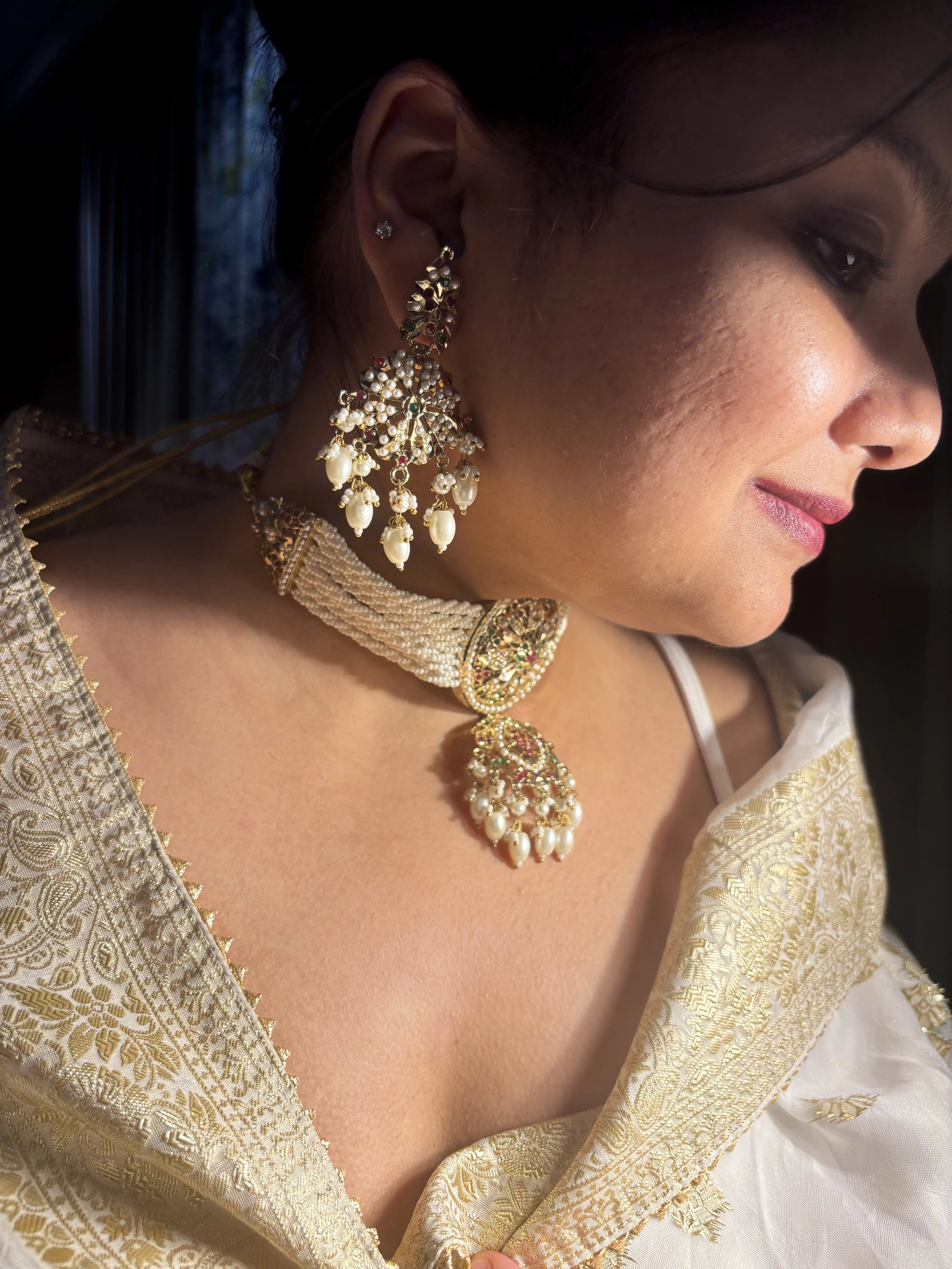 Tajori White Jadau Choker