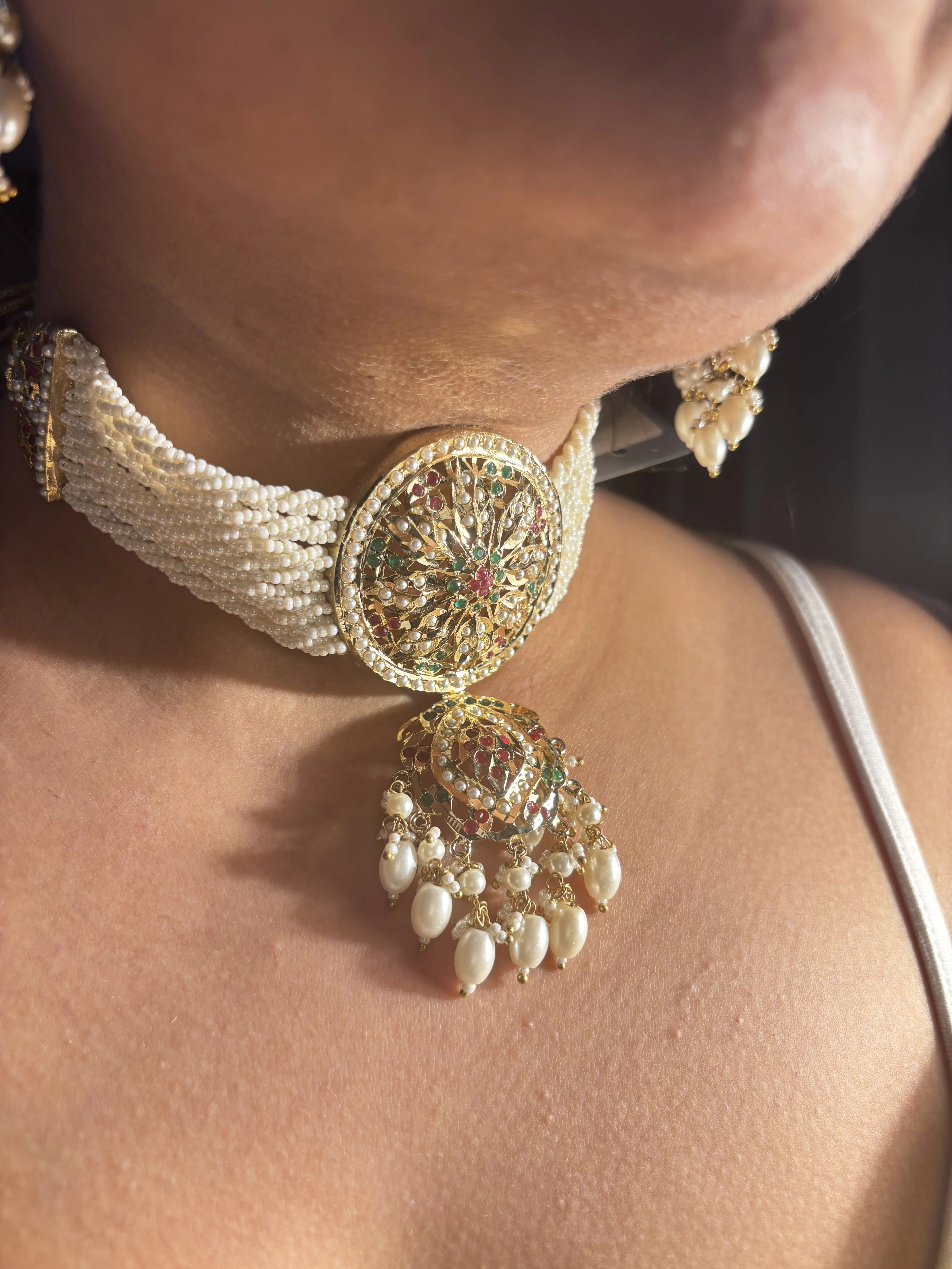 Tajori White Jadau Choker