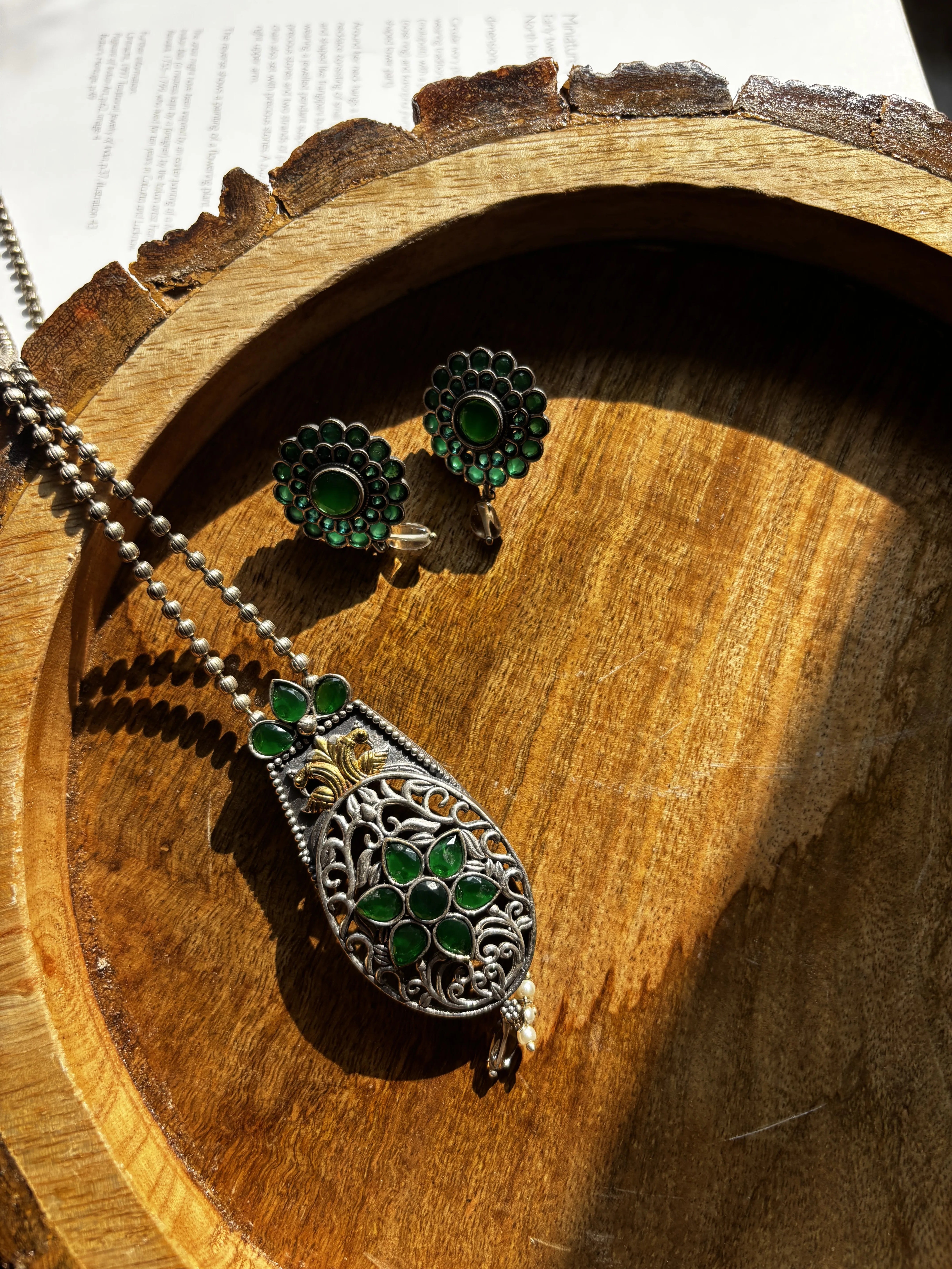 Ziya E Raat Pendant Set