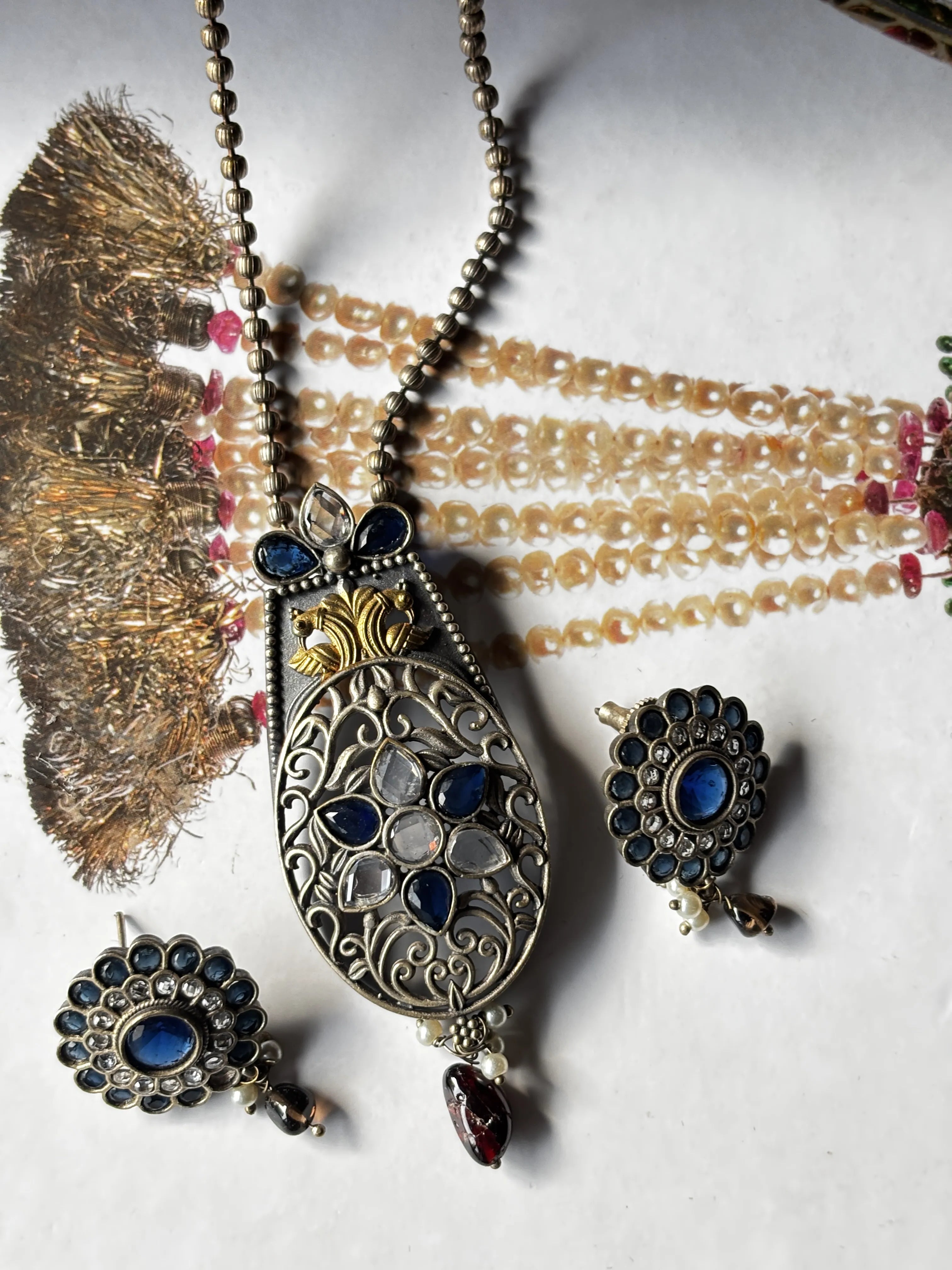 Ziya E Raat Pendant Set