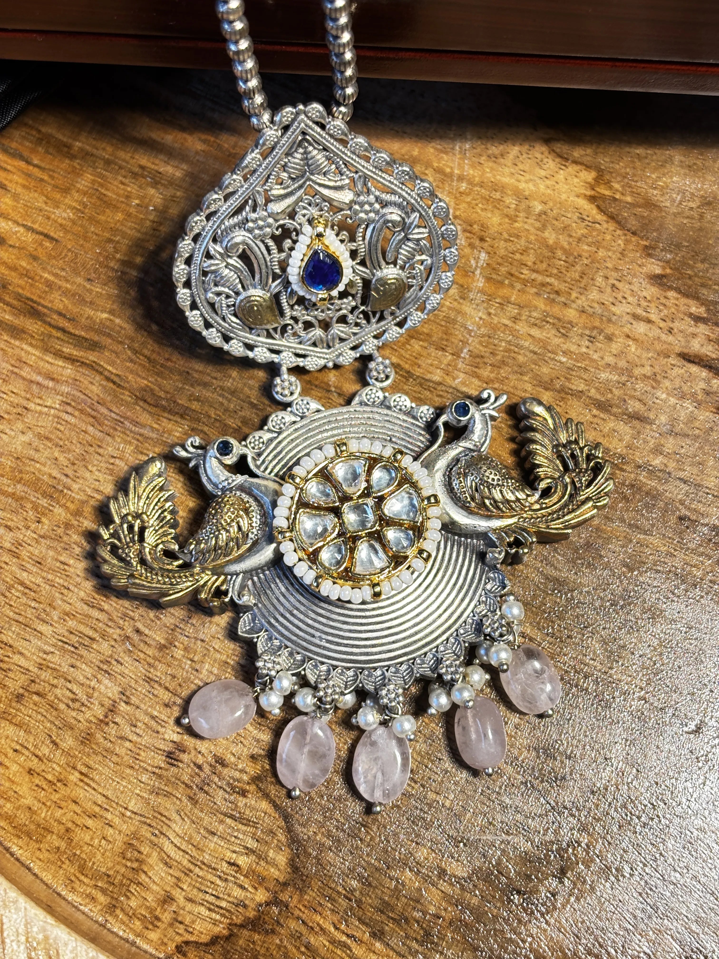 Raatraani Pendant
