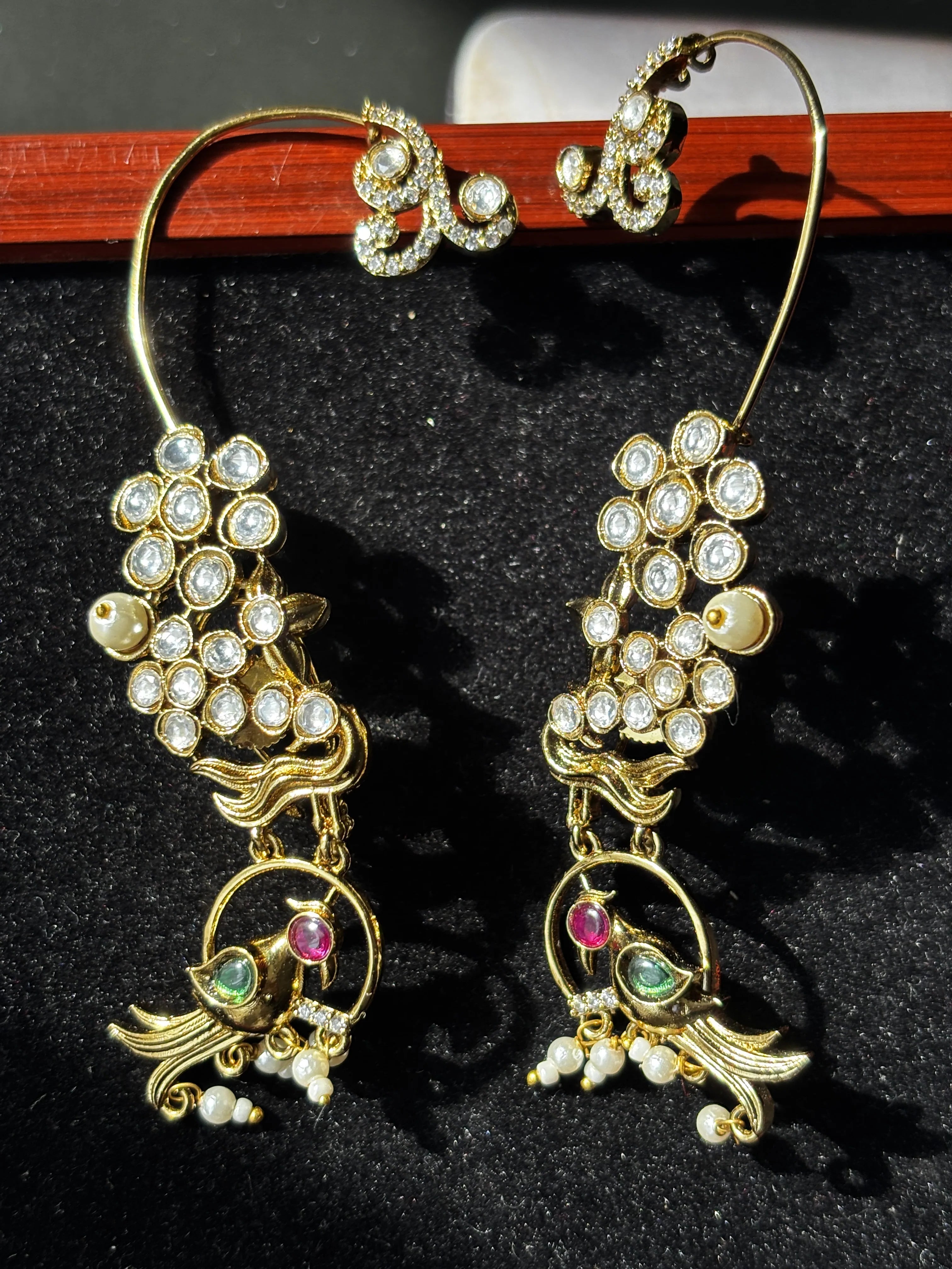 Radiant Wraparound Earcrawler