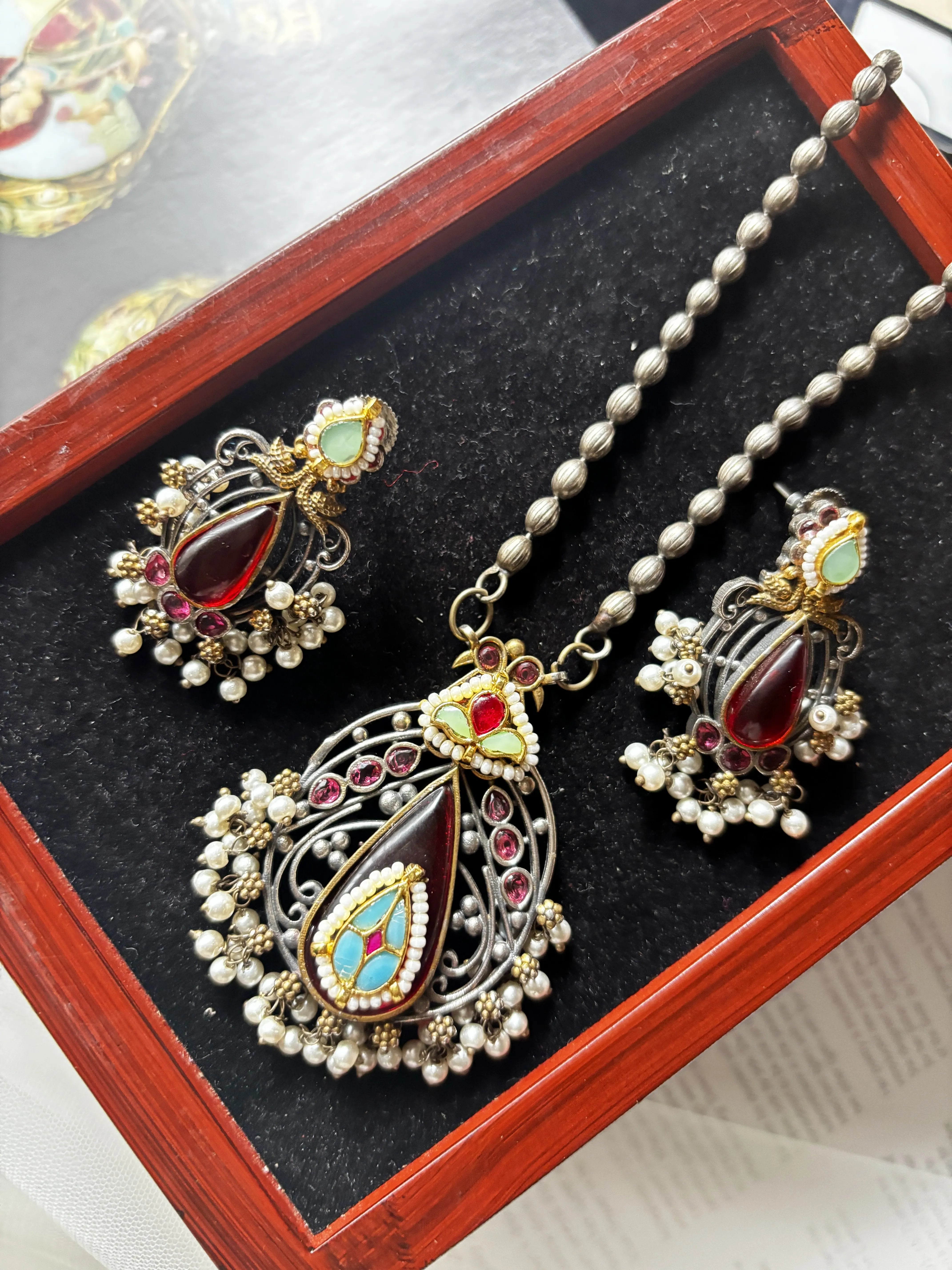 Nargis Pendant Set