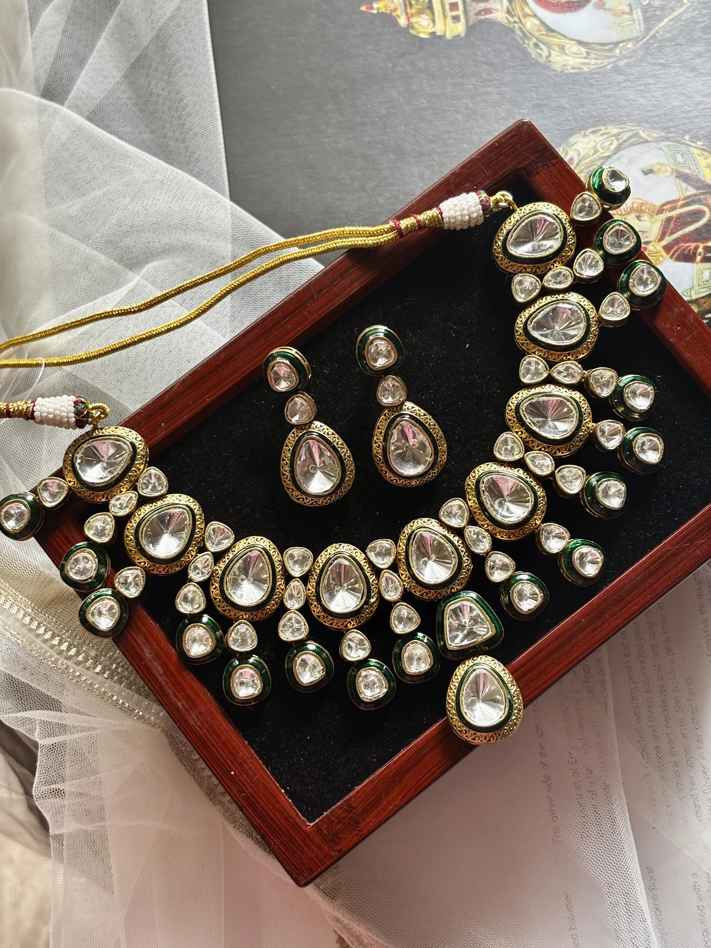Handcrafted Uncut Necklace With Green Meenakari