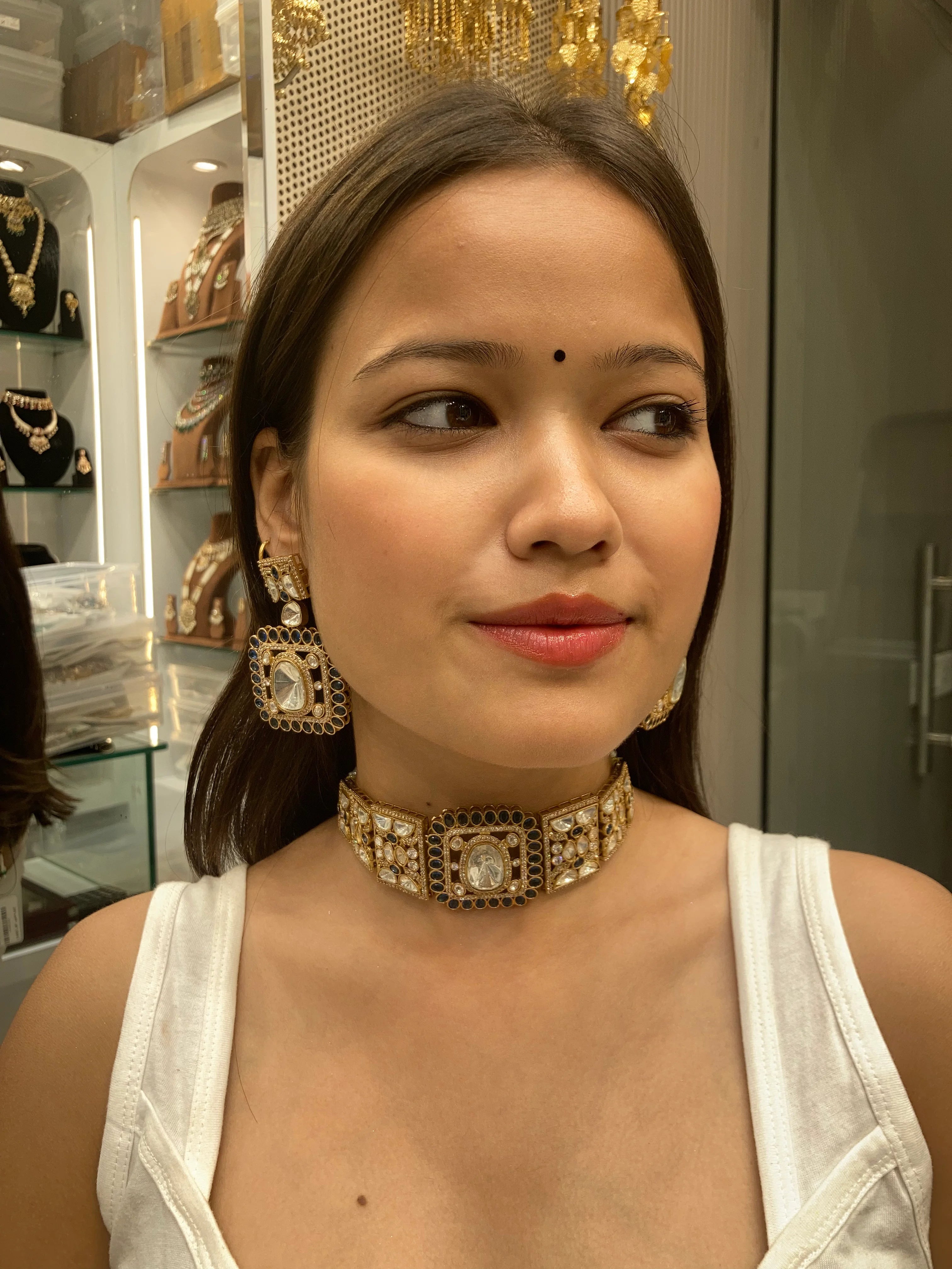 Maahi Blue choker