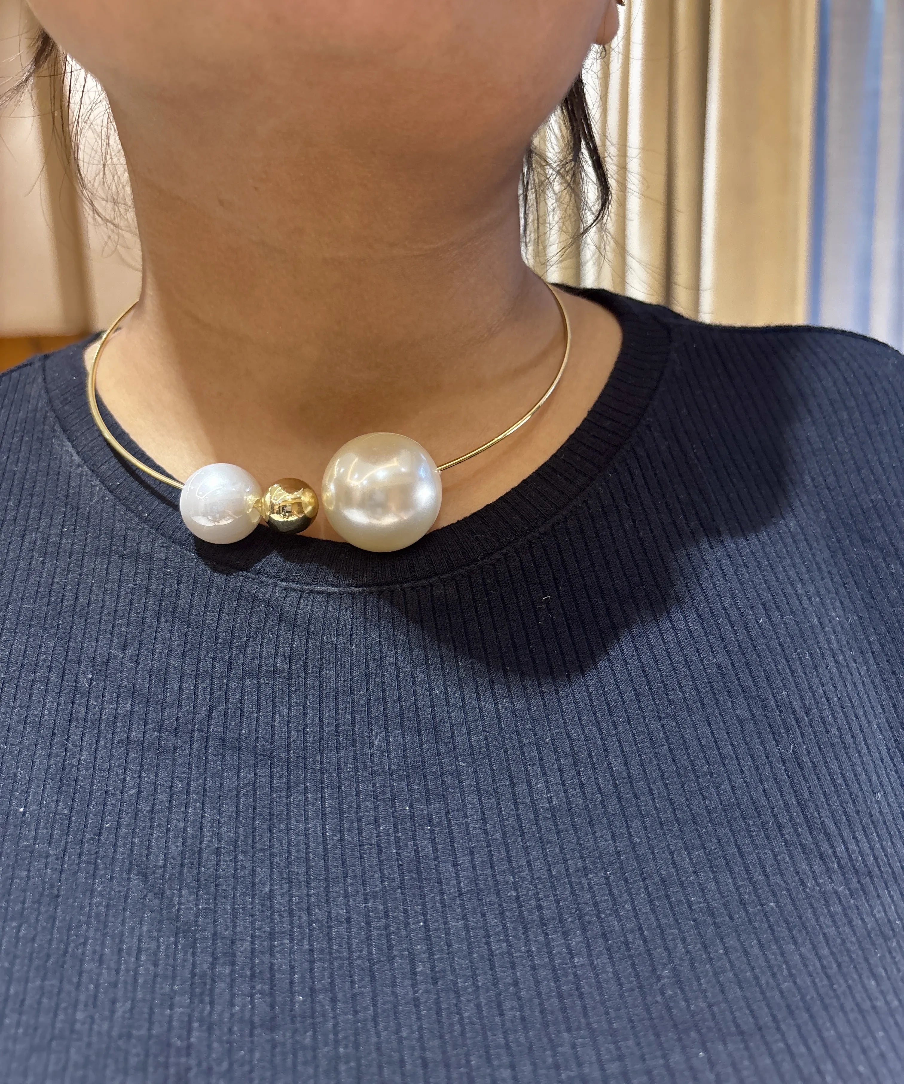 Minimal Pearl Torque Choker