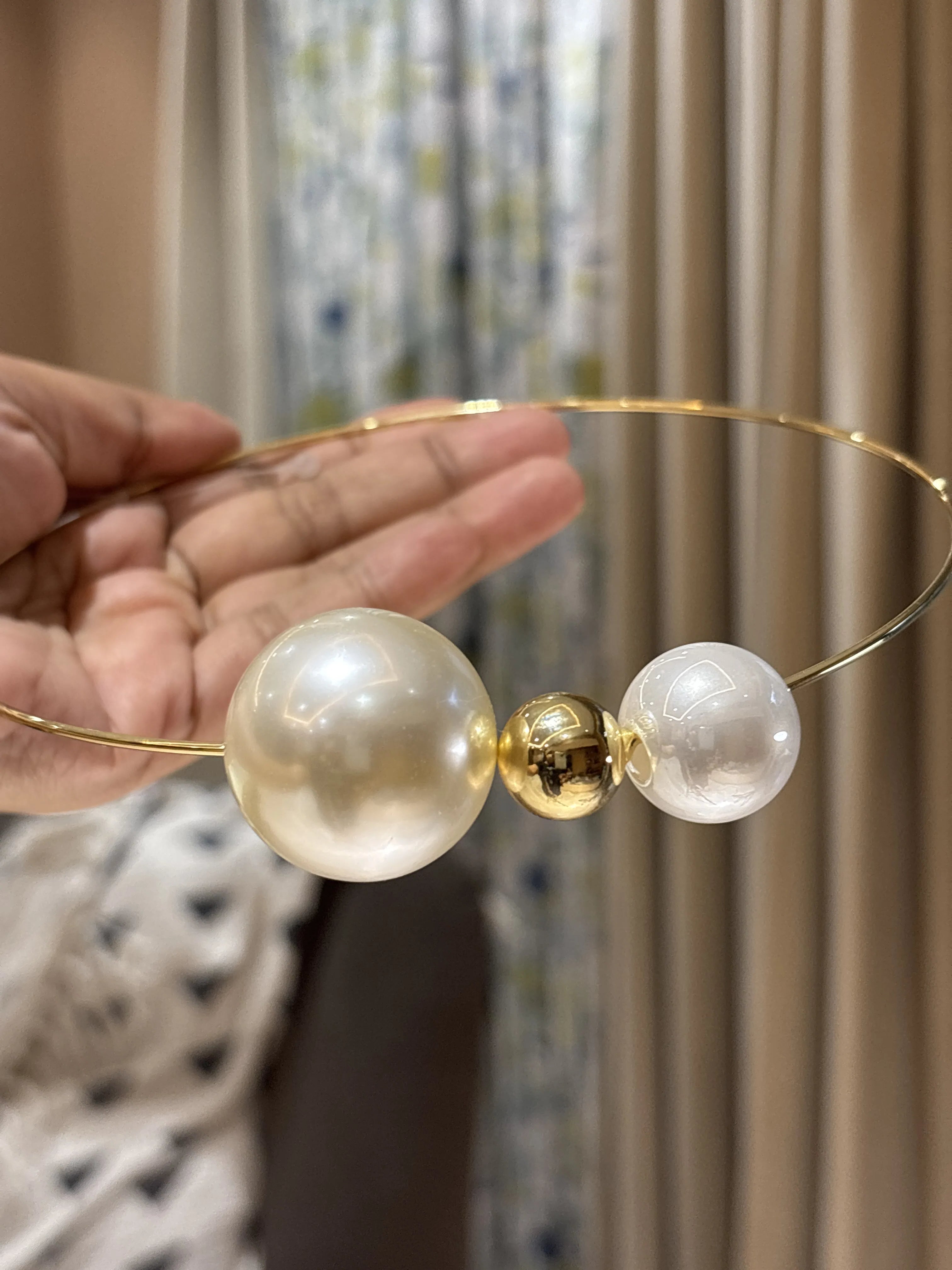 Minimal Pearl Torque Choker