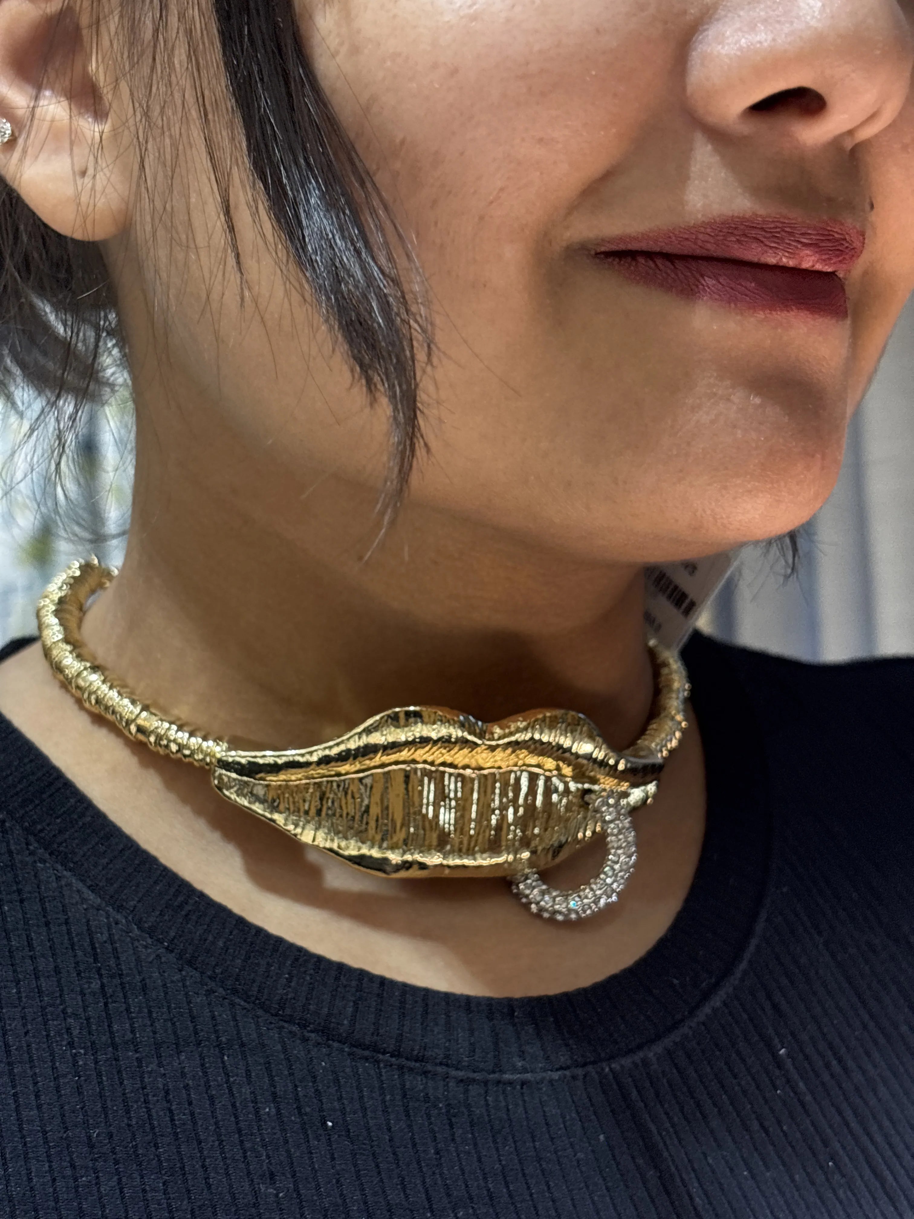 Starlight Golden Kiss Neckcuff