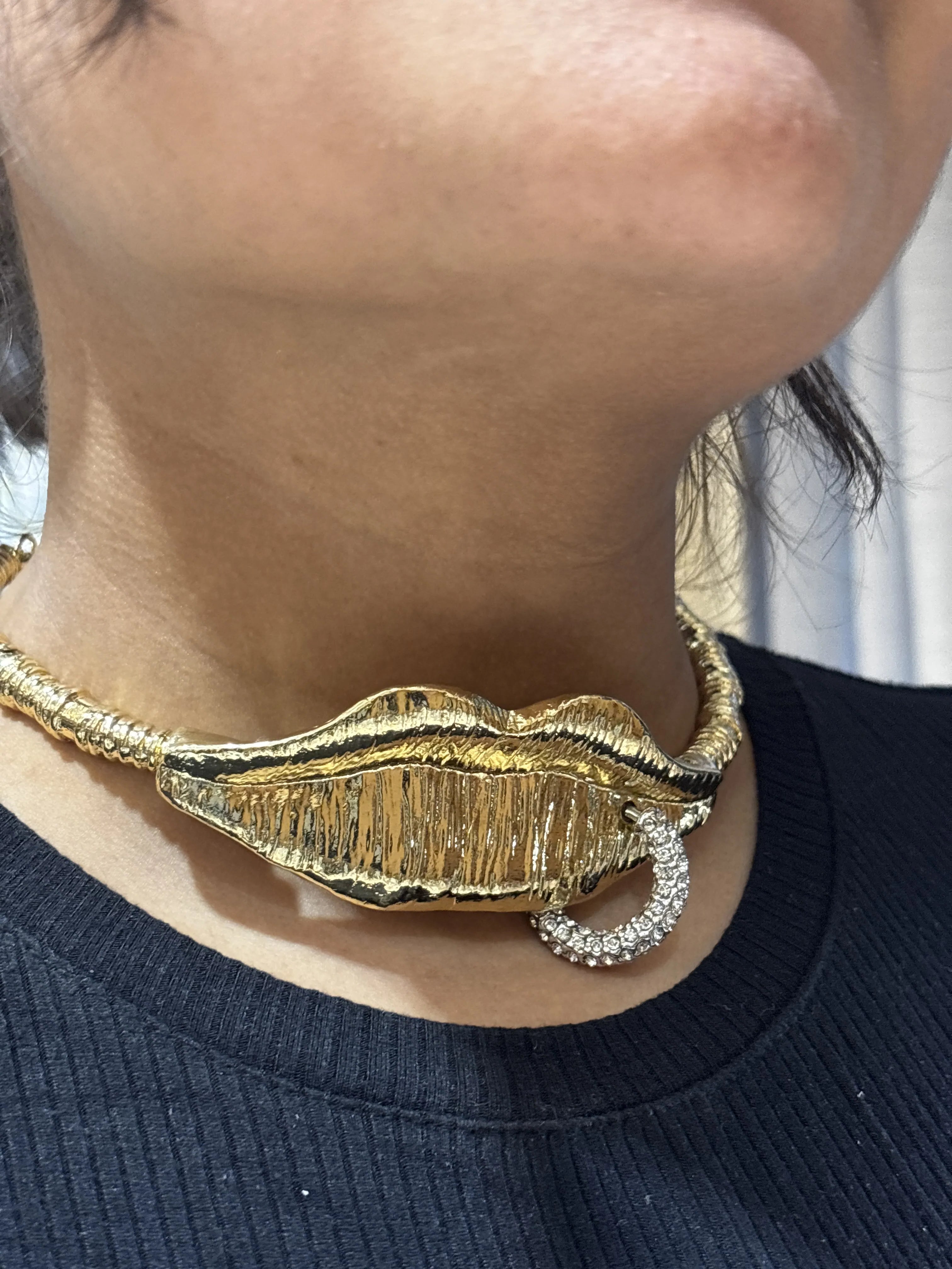 Starlight Golden Kiss Neckcuff