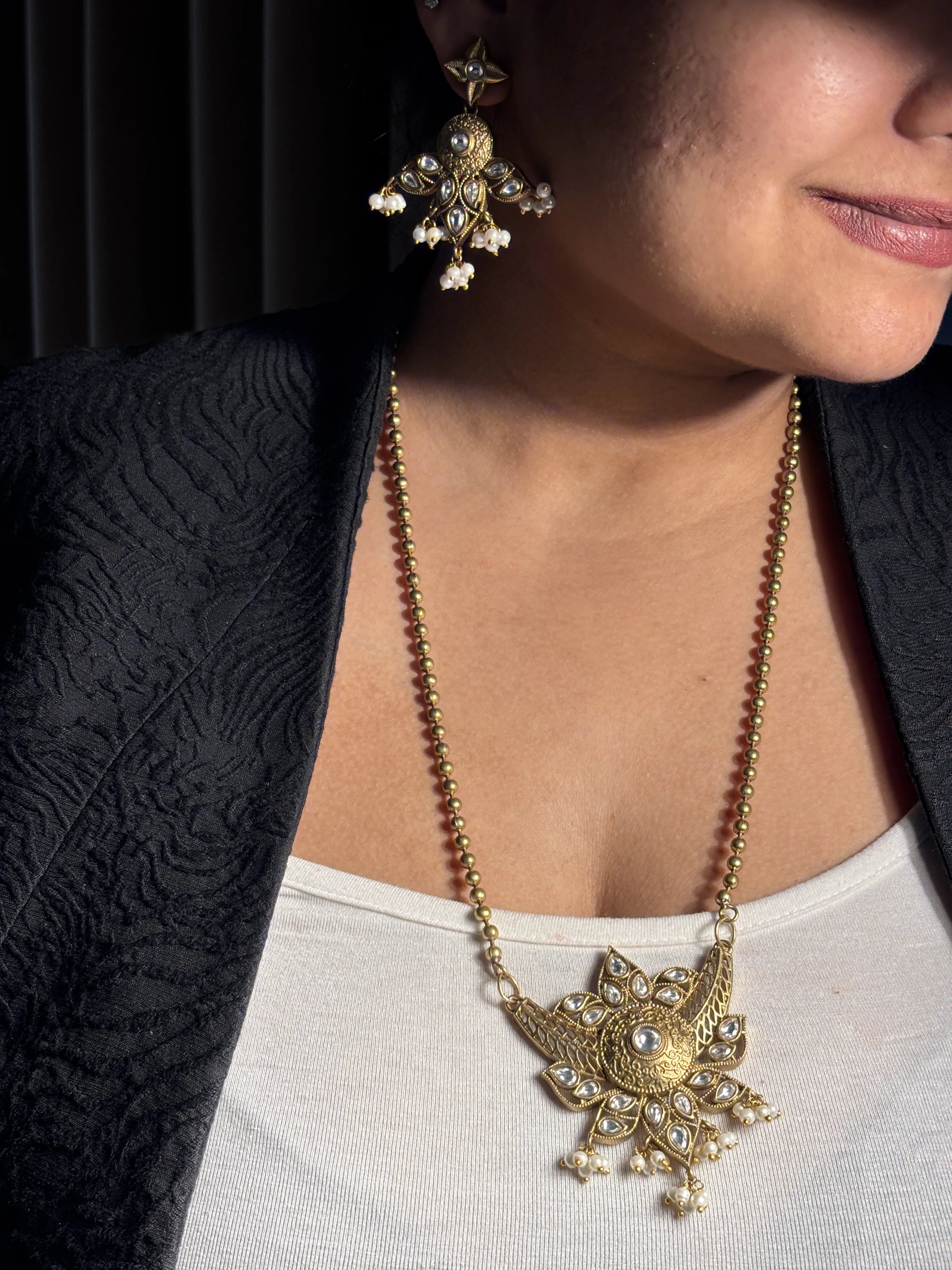 Suvarna Pendant Set