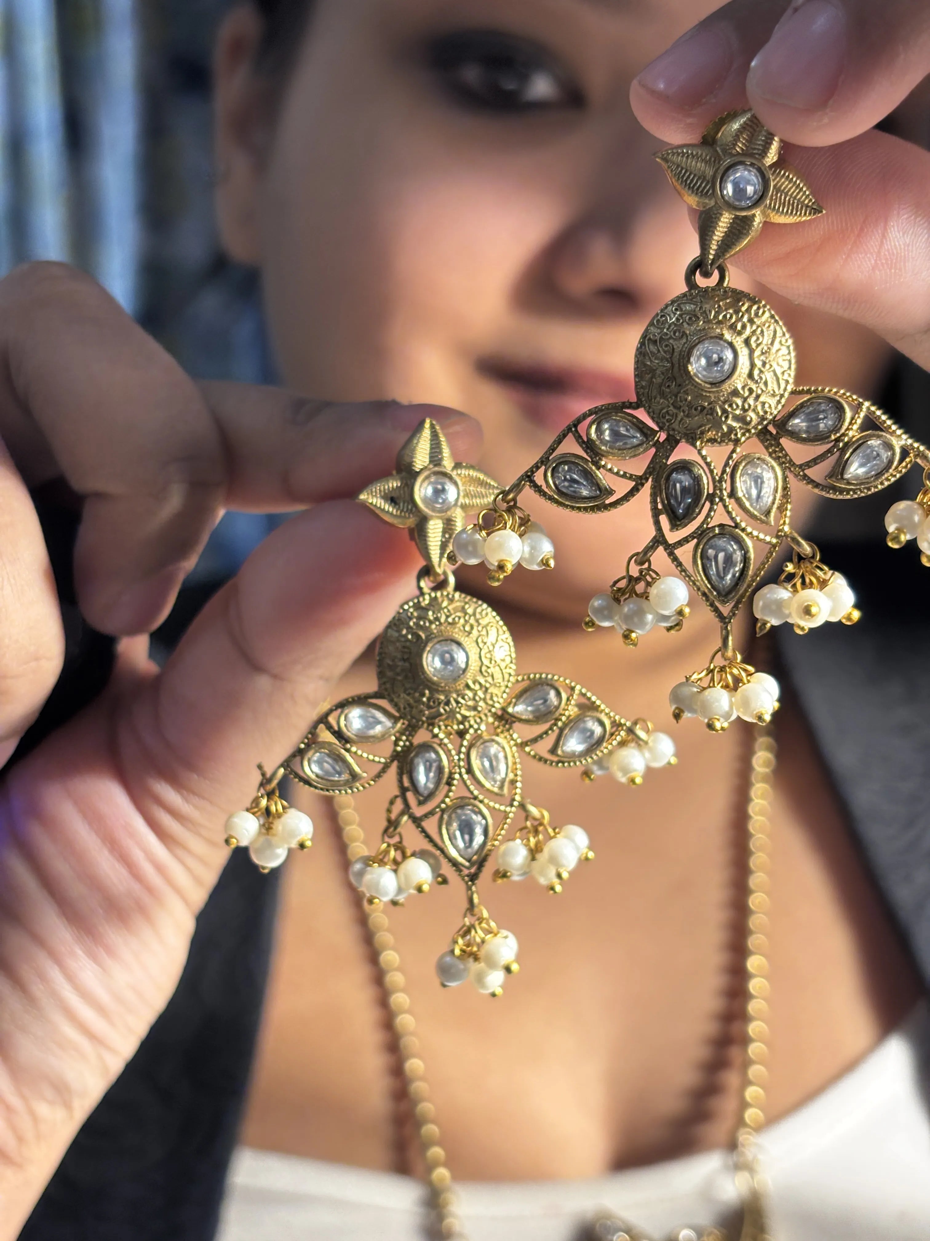 Suvarna Pendant Set