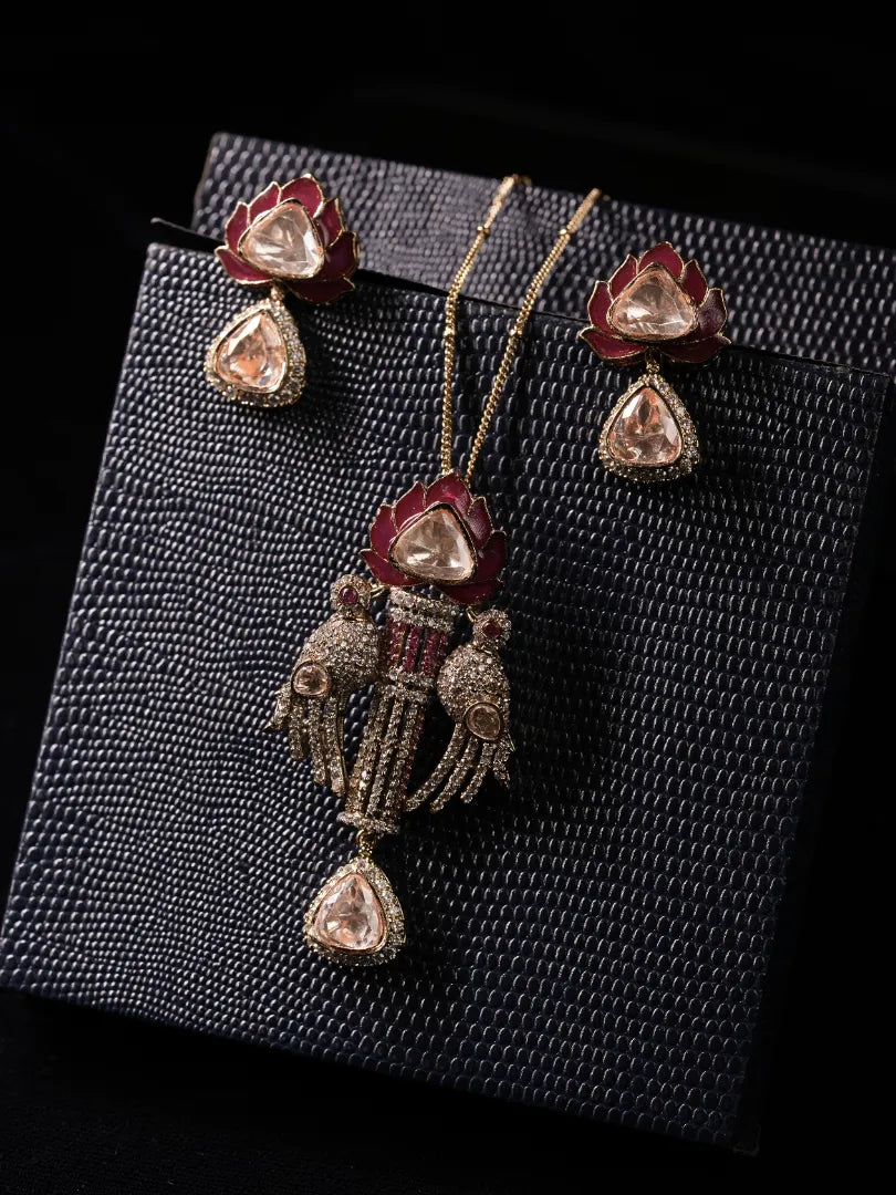 Red Pendant Set With Bird Motifs