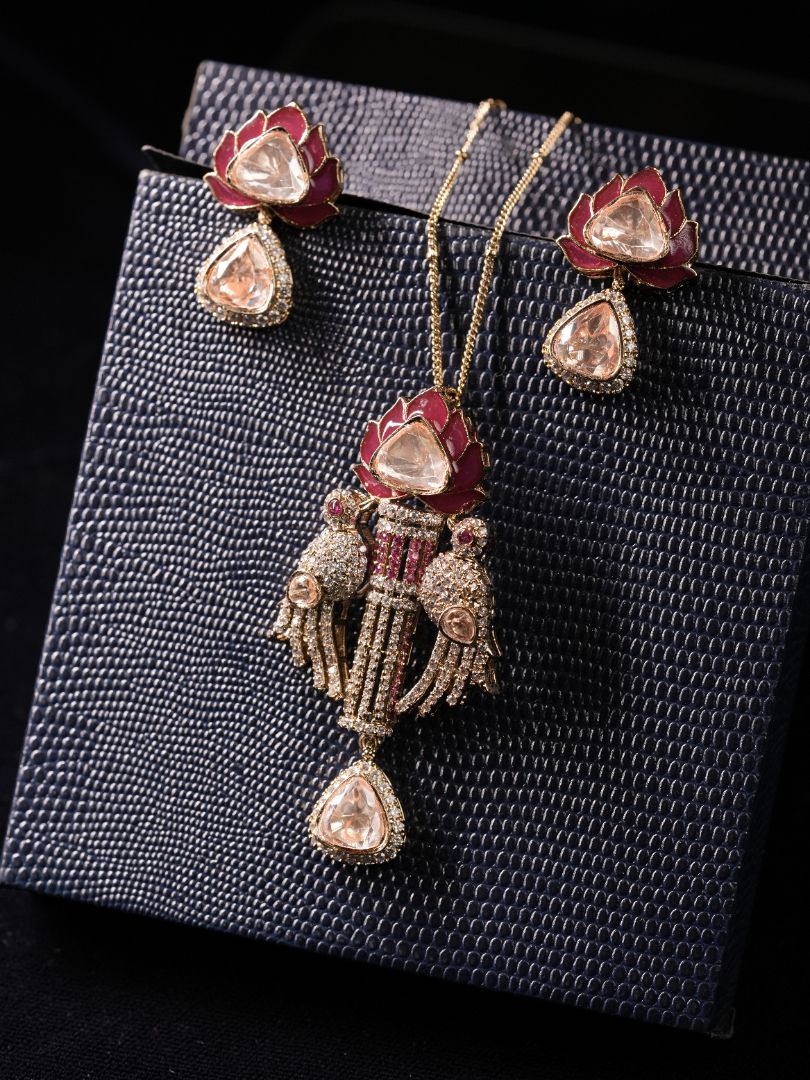 Red Pendant Set With Bird Motifs