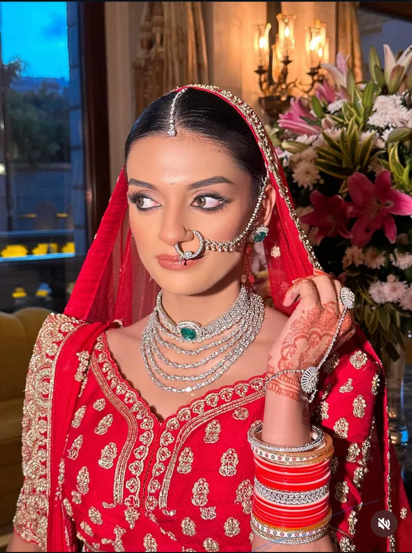 Statement Choker with Emerald Centrepiece