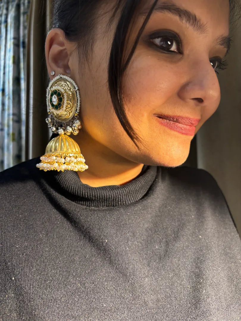 Roohani Jhumke