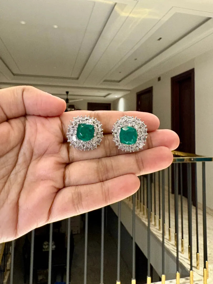 Statement Choker with Emerald Centrepiece